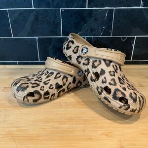 Crocs Size 7 Cheetah Print Classic Clogs Slip On Comfort Casual